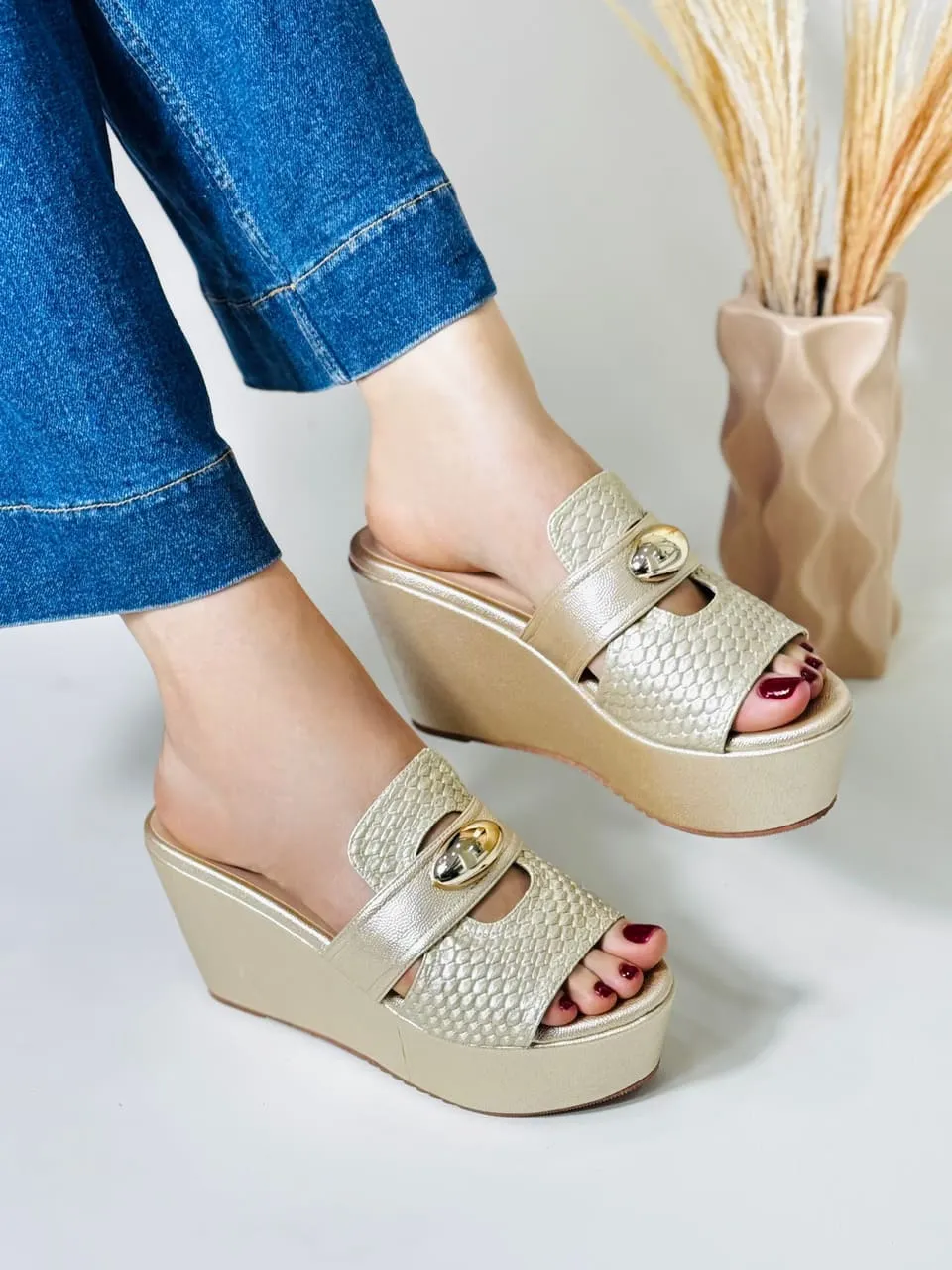 queeneliz-plataformas-minerva